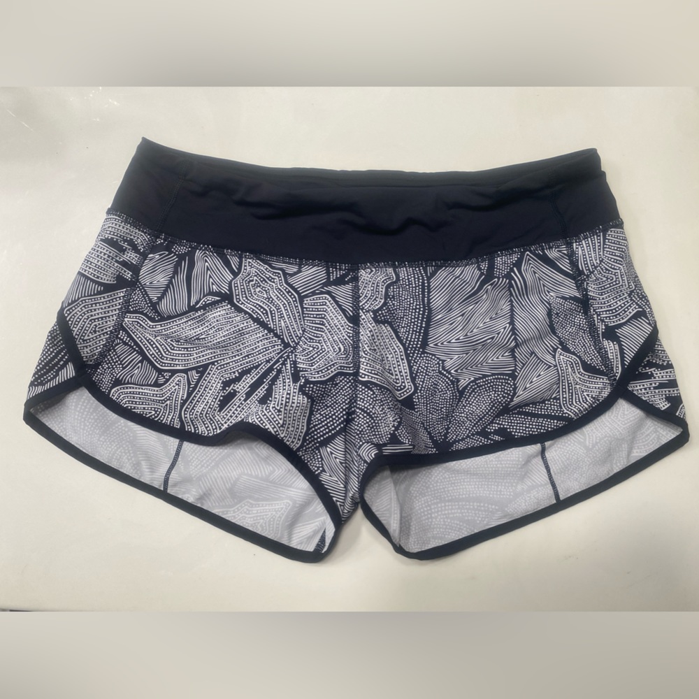 Lululemon Speed Short size 8 Dottie Tribe